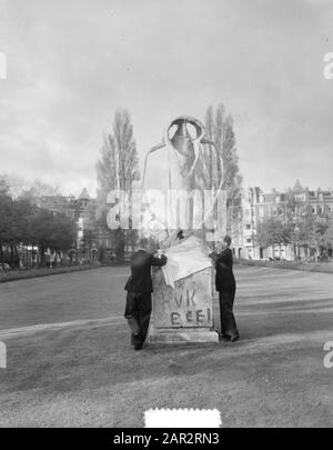 Studenten stellen Bild auf Valeriusplein Datum: 6. November 1953 Schlüsselwörter: Orte, STUDENTEN, Bilder Stockfoto