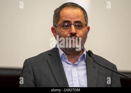 Brentwood Essex 25. Jan. 2020 Holocuast Merorial Day Service an der Brentwood County High School Brentwood Essex Stellte Steven Jaffe, Berater des Jewish Leadership Council Credit, vor: Ian Davidson/Alamy Live News Stockfoto