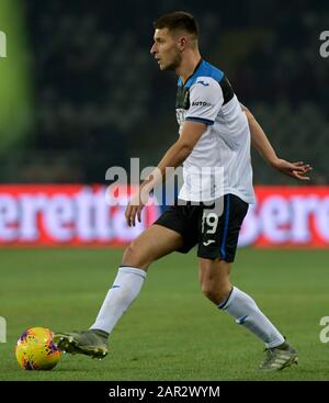 Januar 2020; Olympisches Grande Torino Stadium, Turin, Piemont, Italien; Serie-A-Fußball, Torino gegen Atalanta; Berat Djimsiti von Atalanta am Ball Stockfoto