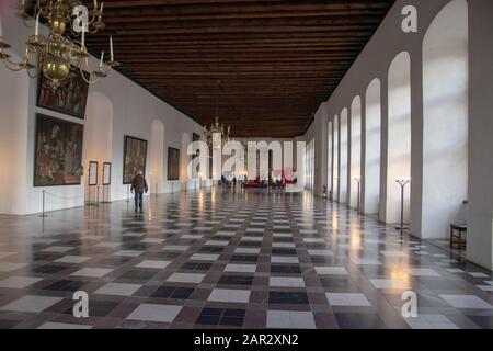 Der Große Ballsaal im Schloss Kronborg in Helsingor, Dänemark, 24. September 2018. Mit 62 x 12 Metern war der Ballsaal die größte Halle in Nort Stockfoto