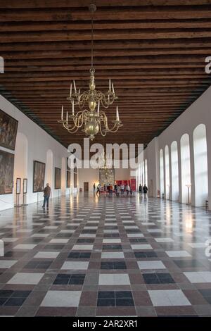 Der Große Ballsaal im Schloss Kronborg in Helsingor, Dänemark, 24. September 2018. Mit 62 x 12 Metern war der Ballsaal die größte Halle in Nort Stockfoto