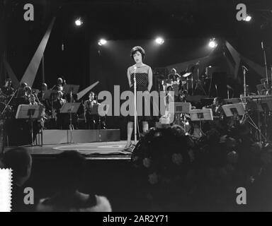 Grand Gala Du Disque in Kurhaus. Catherina Valente Datum: 30. September 1961 Standort: Scheveningen, Zuid-Holland-Institution Name: Kurhaus Stockfoto