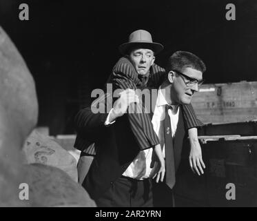 Film Rififi in Amsterdam (unter der Regie von Giovanni Corporate); Anton Geesink (als Detektiv) und Wim Poncia (De Tasse); Stockfoto