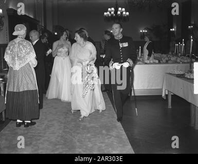 Serie: Besuchen Sie Königin Juliana und Prinz Bernhard nach Friesland. Gala-Dinner in Leeuwarden Datum: 25. September 1950 Ort: Friesland, Leeuwarden Schlüsselwörter: Besuche, Königshaus persönlicher Name: Bernhard, Fürst, Juliana, Königin Stockfoto