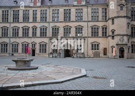 Innenhof auf Schloss Kronborg Helsingør, Dänemark. Verewigt als Elsinore in William Shakespeares Stück Hamlet. Stockfoto