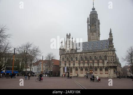 Monumentales Rathaus am Markt Middelburg in Zeeland, Niederlande Stockfoto
