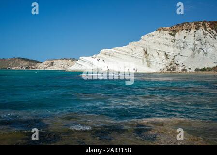 Berühmte Scala del Turci, weiße Sandsteinfelsen in der Nähe von Agrigent auf Sizilien, Italien Stockfoto