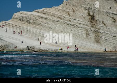 Berühmte Scala del Turci, weiße Sandsteinfelsen in der Nähe von Agrigent auf Sizilien, Italien Stockfoto