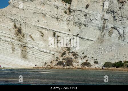 Berühmte Scala del Turci, weiße Sandsteinfelsen in der Nähe von Agrigent auf Sizilien, Italien Stockfoto