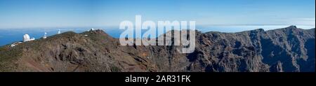 Panoramablick auf die Teleskope im Roque de los Muchachos. Observatorium auf La Palma, Kanarische Insel, Spanien Stockfoto