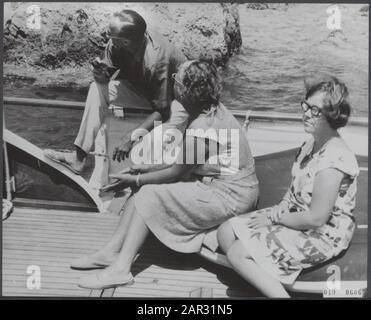 Die königliche Familie ist im Urlaub in Porto Ercole, Italien Prinz Bernhard, Königin Juliana und ihre jüngste Tochter, Prinzessin Christina auf einem Boot Datum: 31. Juli 1964 Standort: Italien, Porto Ercole Schlüsselwörter: Queens, Königshaus, Prinzenpaar, Prinzessinnen, Schiffe, Feiertage persönlicher Name: Bernhard, Prinz, Christina, Prinzessin, Juliana, Königin Stockfoto