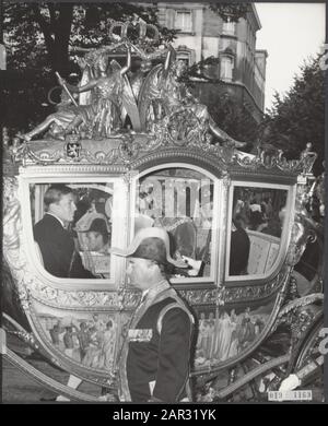 Prinzentag 1968 Die Goldene Kutsche auf dem Weg zum Rittersaal mit Königin Juliana, Prinz Bernhard und Prinz Claus. Prinzessin Beatrix war bei der Zeremonie nicht anwesend, da die Geburt ihres zweiten Kindes jeden Tag erwartet wird: 17. September 1968 Ort: Den Haag, Zuid-Holland Schlüsselwörter: Queens, Königshaus, Prinzessinnen, Prinzessinnen, Prinzessinnen, Prinzessinnen, Prinzessinnen, Prinzessinnen, Prinzessinnen Personal: Claus (Prinz Niederlande), Juliana (Königin Niederlande), Prins, Bernard Stockfoto