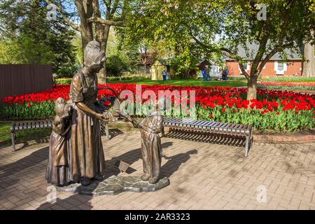 Mai 2, 2019, Pella, Iowa, USA. Tulip Time Festival Parade von Pella niederländischen Gemeinschaft, ein Fest für die Bürger, die aus dem Netz eingewandert gewidmet Stockfoto