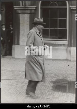 Haus der States-General eröffnet. Premierminister W. Schermerhorn auf dem Weg ins Repräsentantenhaus Datum: 25. September 1945 Ort: Den Haag, Zuid-Holland Schlüsselwörter: Minister, princsjesdagen Personenname: Schermerhorn, Willem Stockfoto