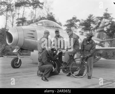 [Nordamerikanische F-86-Sabres der USAFE 32 TH Fighter Day Squadron, die in Soesterberg stationiert sind] Datum: 9. November 1954 Ort: Soesterberg, Utrechter Schlüsselwörter: Crew, JAERS, Niederlassungen Stockfoto