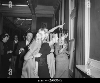 Gesellschaft des Lido in Paris in Amsterdam. Pressekonferenz Datum: 20. März 1956 Ort: Amsterdam, Paris Stichwörter: Firma, Pressekonferenzen Name Der Institution: Lido Stockfoto