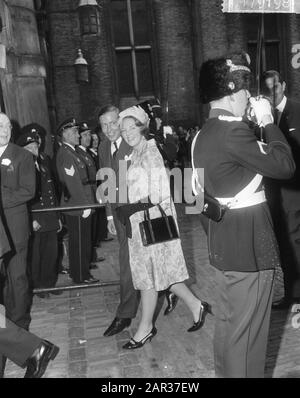 Engagement Prinzessin Beatrix und Claus von Amsberg Prinzessin Beatrix und Claus von Amsberg op het Binnenhof Datum: 29. Juni 1965 Ort: Den Haag, Zuid-Holland Schlüsselwörter: Engagement persönlicher Name: Beatrix, Prinzessin, Claus, Prinz Stockfoto