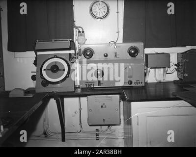 Radioinstallation an Bord von Willem Barendsz Datum: 26. Oktober 1946 Standort: Amsterdam Schlüsselwörter: Radiosets, Schiffe, Walfänger Institutionenname: MS Willem Barentz Stockfoto