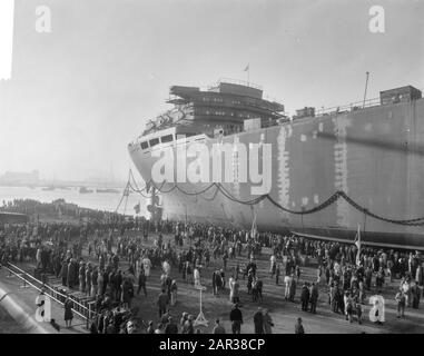 Start des Motorentankers Diloma von 63.400 Tonnen auf der NDSM in Amsterdam (größter Tanker, der jemals in Amsterdam gestartet wurde) Start, Schiffe, Werften, Feierlichkeiten Datum: 22. Oktober 1965 Standort: Amsterdam, Noord-Holland Schlüsselwörter: Ceremonies, Shipyards, Ships, Launching Institution Name: NDSM Stockfoto