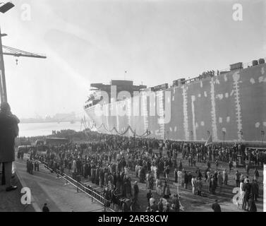 Start des Motorentankers Diloma von 63.400 Tonnen auf der NDSM in Amsterdam (größter Tanker, der jemals in Amsterdam gestartet wurde) Start, Schiffe, Werften, Feierlichkeiten Datum: 22. Oktober 1965 Standort: Amsterdam, Noord-Holland Schlüsselwörter: Ceremonies, Shipyards, Ships, Launching Institution Name: NDSM Stockfoto