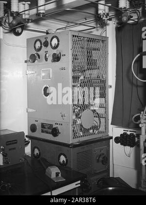 Radioinstallation an Bord von Willem Barendsz Datum: 26. Oktober 1946 Standort: Amsterdam Schlüsselwörter: Radiosets, Schiffe, Walfänger Institutionenname: MS Willem Barentz Stockfoto