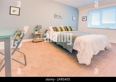 Renoviertes Schlafzimmer im Haus Stockfoto