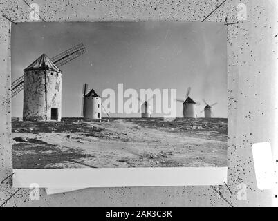 Fünf Windmühlen von Campo de Criptana, Spanien Datum: 15. Februar 1971 Standort: Spanien Schlagwörter: WINDMOLENS Stockfoto