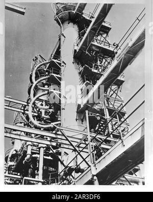 Wi [West Indies]/Anefo London Series Cracker Installation der Ölraffinerie der Royal Dutch Petroleum Company Datum: 1940-1945 Standort: Curaçao Schlüsselwörter: Ölraffinerien, Name der zweiten Kriegsanstalt: Shell Stockfoto