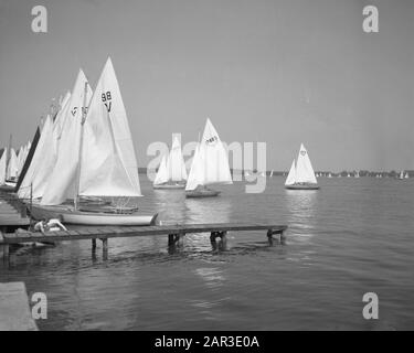 Segeln. Kralingse Plas Rotterdam/Betroffene Datum: 2. Juni 1957 Standort: Rotterdam, Zuid-Holland Stichwörter: Segel Stockfoto