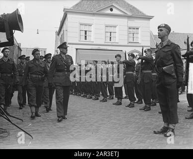 Regiment Schwere Infanteriechasse zum Grab von General Major C.D. Toet Datum: 30. März 1951 Ort: Grab-Schlüsselwörter: INFANTORY, REGIMENTERN Personenname: C.D. Toet Stockfoto