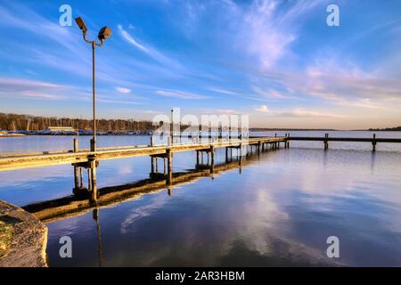 Einer von vielen Piers am White Rock Lake in Dallas, Texas. Stockfoto