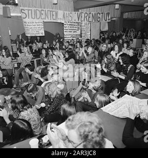 Schüler Noordhollandse Schulgemeinschaft in Amsterdam Streikdatum: 25. April 1974 Ort: Amsterdam, Noord-Holland Schlüsselwörter: PUPPINS, Streiks Stockfoto