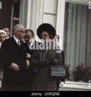 Staatsbesuch von Königin Juliana und Prinz Bernhard in Westdeutschland Königin Juliana und Präsident Heinemann in den Vorständen der Villa Hammerschmidt in Bonn Datum: 26. Oktober 1971 Ort: Bonn, Deutschland Schlagwörter: Langeweile, Königinnen, Präsidenten, Staatsbesuche persönlicher Name: Heinemann, Gustav, Juliana (Königin Niederlande) Stockfoto