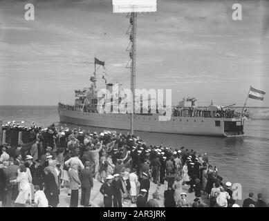 Abflug-Hr. Frau Dan. Willem van der Zaan von den Helder zu den niederländischen Antillen Datum: 15. Juni 1951 Ort: Den Helder, Niederländische Antillen Schlüsselwörter: Marine, Schiffe, Abfahrten persönlicher Name: HR Willem van der Zaan Stockfoto