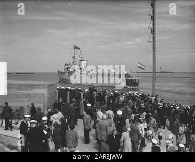 Abflug-Hr. Frau Dan. Willem van der Zaan von den Helder zu den niederländischen Antillen Datum: 15. Juni 1951 Ort: Den Helder Schlüsselwörter: Marine, Schiffe, Abfahrt persönlicher Name: HR Willem van der Zaan Stockfoto