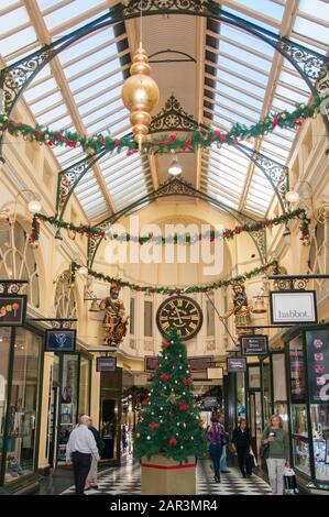 Weihnachtsdekorationen in Royal Arcade, Melbourne, Australien Stockfoto