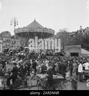Volksunterhaltung in Amsterdam. Rep. Der verschiedenen Festlichkeiten im Zusammenhang mit der Befreiung in der Hauptstadt [Messe am Amstelveld] Datum: 28. Juni 1945 Ort: Amsterdam, Noord-Holland Schlüsselwörter: Befreiungsfeste, Zweiter Weltkrieg Stockfoto