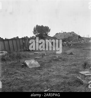 Zerstörung: Rhenen Zerstörte Straßenbrücke Datum: 1945 Standort: Rhenen, Rheinische Stichwörter: Brücken, Weltkrieg, Zerstörung Stockfoto