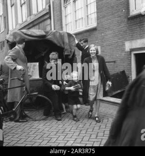 Lebensmittelladen von Fürst Bernhard [Hilfe zu Kinderheimen] Zweiter Weltkrieg, Lebensmitteleinrichtungen Datum: 1945 Schlüsselwörter: Weltkrieg, Lebensmitteleinrichtungen Stockfoto