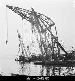 Reparaturhafen Amsterdam Zweiter Weltkrieg, Wiederherstellungsdatum: 1945 Ort: Amsterdam, Noord-Holland Schlüsselwörter: Erholung, zweiter Weltkrieg Stockfoto
