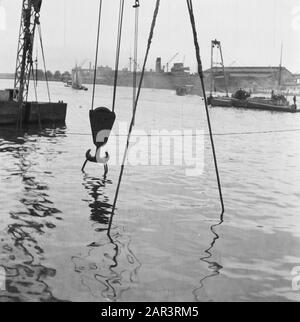 Reparaturhafen Amsterdam Zweiter Weltkrieg, Wiederherstellungsdatum: 1945 Ort: Amsterdam, Noord-Holland Schlüsselwörter: Erholung, zweiter Weltkrieg Stockfoto