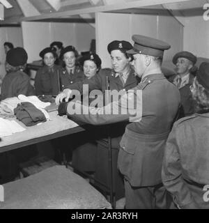 Trainingslager für das Frauen-Hilfskorps in Bouvigne General Kruls am Besuchstermin: August 1945 Ort: Breda Schlüsselwörter: Besuche, Armee, Militär, Offiziere, Schulungen, Frauen persönlicher Name: Locken H.J. Name der Einrichtung: VHK Stockfoto