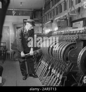 Ausstattung der niederländischen Eisenbahn Ausstattung der niederländischen Eisenbahn Datum: 1945 Schlagwörter: Züge, Zweiter Weltkrieg, Verkehrseinrichtung Name: NS Stockfoto