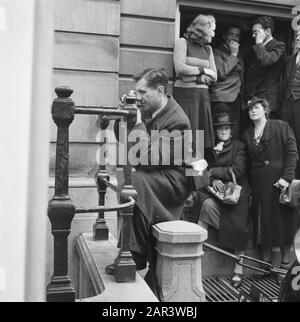 Besuch von Eisenhower im Palast lange Voorhout in den Haag [Man nimmt ein Bild auf] Datum: 6. Oktober 1945 Ort: Die Haag Schlüsselwörter: Besuche, Generalpersonname: Eisenhower, Dwight Stockfoto