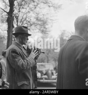 Besuch von Eisenhower im Palast lange Voorhout in den Haag [Mann mit Filmkamera] Datum: 6. Oktober 1945 Ort: Die Haager Schlüsselwörter: Besuche, Generäle Personenname: Eisenhower, Dwight Stockfoto