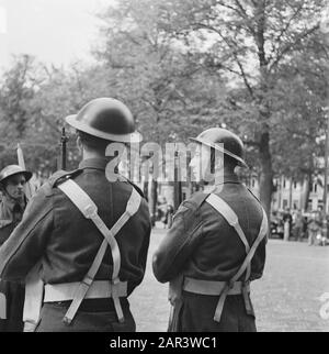 Besuch von Eisenhower im Palast lange Voorhout in den Haag [Schildwachen in Paleis lange Voorhout] Datum: 6. Oktober 1945 Ort: Die Haag Schlüsselwörter: Besuche, Generäle Personenname: Eisenhower, Dwight Stockfoto