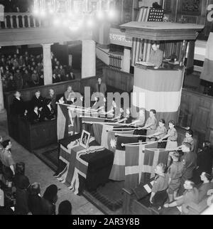 Pfadfinderdenkmal zum Geburtstag von Lord Robert Baden Powell in der Evangelischen Luthersekerk in Amsterdam. Datum: 25.Februar 1946 Ort: Amsterdam, Noord-Holland Schlüsselwörter: Gedenkfeiern, Pfadfinder Stockfoto