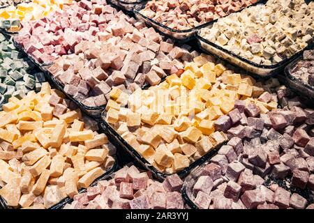 Sortierte Turkish Delight Süßigkeiten im Shop Stockfoto