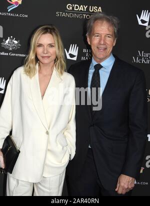 Beverly Hills, Kalifornien, USA 25. Januar 2020 Schauspielerin Michelle Pfeiffer und Ehemann Produzent David E. Kelley nehmen am 25. Januar 2020 im Beverly Wilshire Hotel in Beverly Hills, Kalifornien, USA, an G'Day USA 2020. Foto von Barry King/Alamy Live News Stockfoto