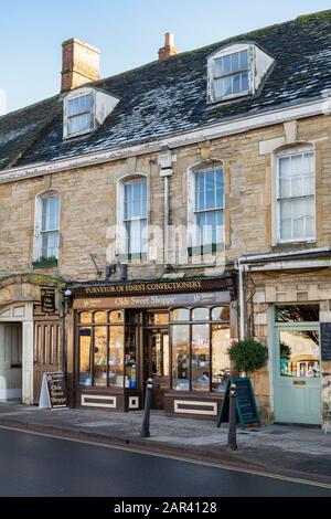 Herr Simms Olde Sweet Shoppe. Old Sweet Shop, Chipping Norton, Cotswolds, Oxfordshire, England Stockfoto